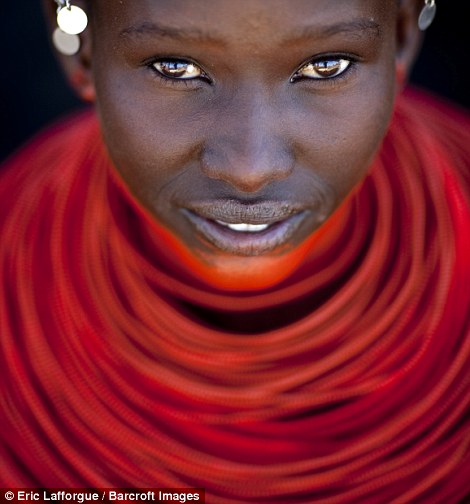 3383ED6100000578-0-Eric_captures_a_beautiful_close_up_portrait_shot_of_a_Samburu_Tr-a-63_1461577283522.jpg