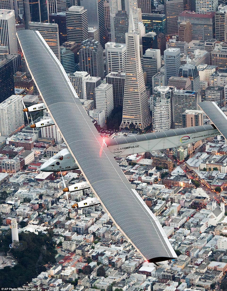 iE8BB28LLc72f44c9ccbb1940c0-3555972-Solar_Impulse_2_flies_over_San_Francisco_before_landing_at_Moffe-a-23_1461510467403.jpg