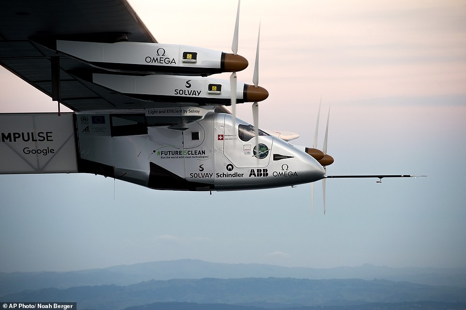 nfIabX0Y82e1803f3a5e7c9460-3555972-Piccard_and_fellow_Swiss_pilot_Andre_Borschberg_have_been_taking-a-22_1461510467401.jpg