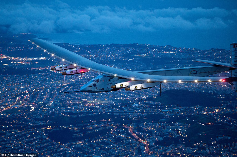 nfIabX0Y82e1803f3a5e7cb8b0-3555972-The_carbon_fiber_aircraft_weighs_more_than_5_000_pounds_or_about-a-29_1461510467501.jpg