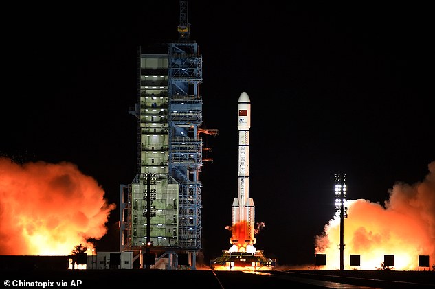 51Zc1baJWc21ccf2e7f56745cc2-3791174-The_Long_March_7_rocket_carrying_the_Tiangong_2_module_blasts_of-a-3_1474018315085.jpg